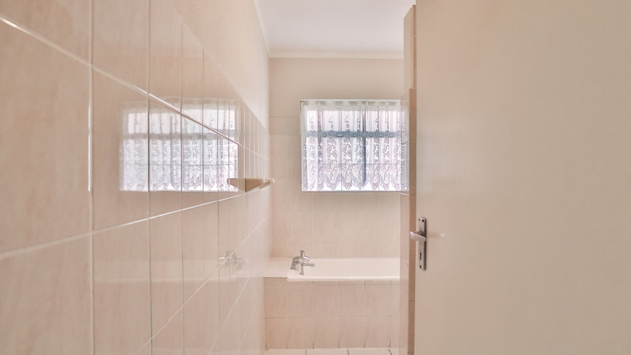 To Let 2 Bedroom Property for Rent in Sea Point Western Cape